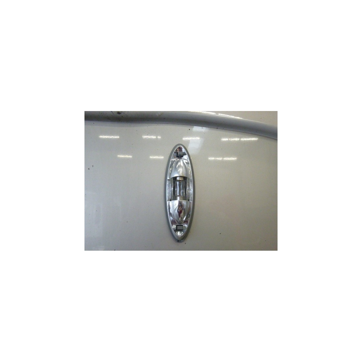 Markeringslamp 12V op voet, rood/wit 124 x 39 x 32 mm